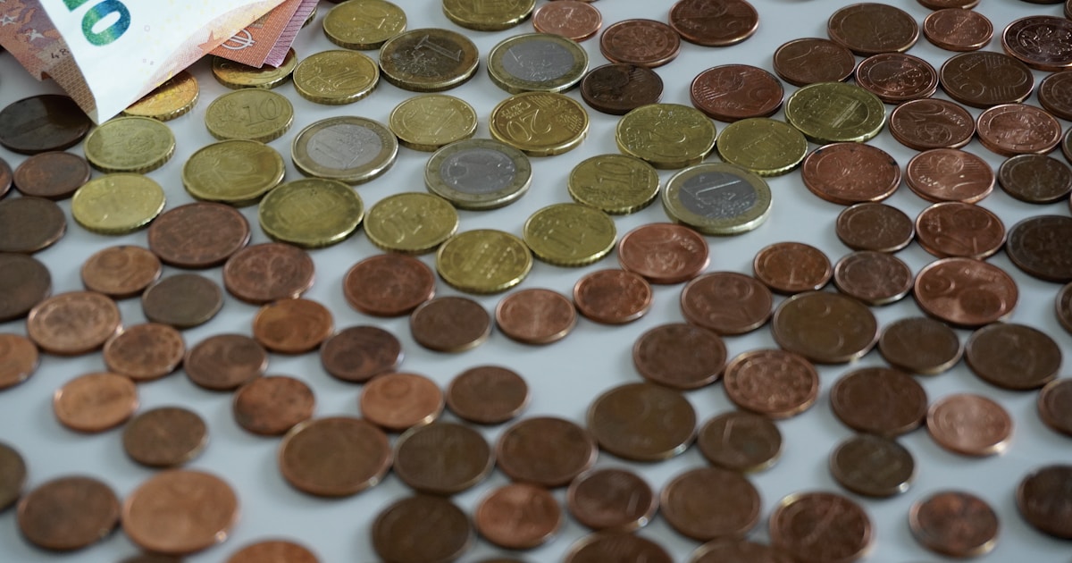 Investasi Emas vs Investasi Lain: Mana yang Lebih Menguntungkan?