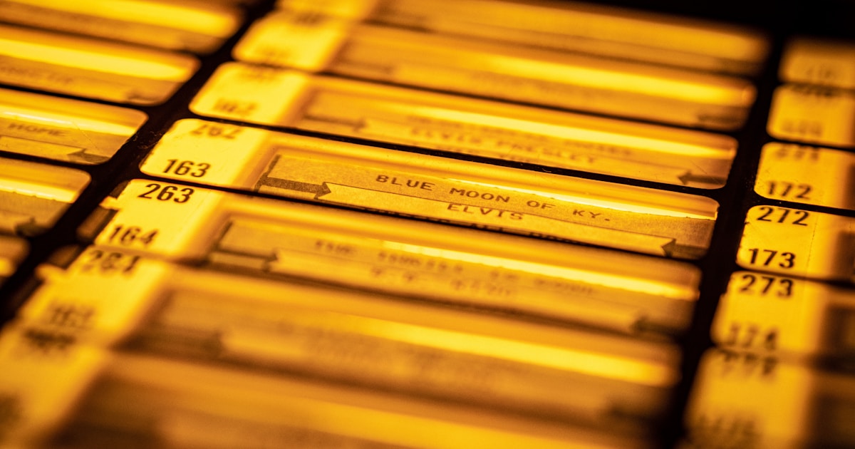 Investasi Emas vs Investasi Lain: Mana yang Lebih Menguntungkan?