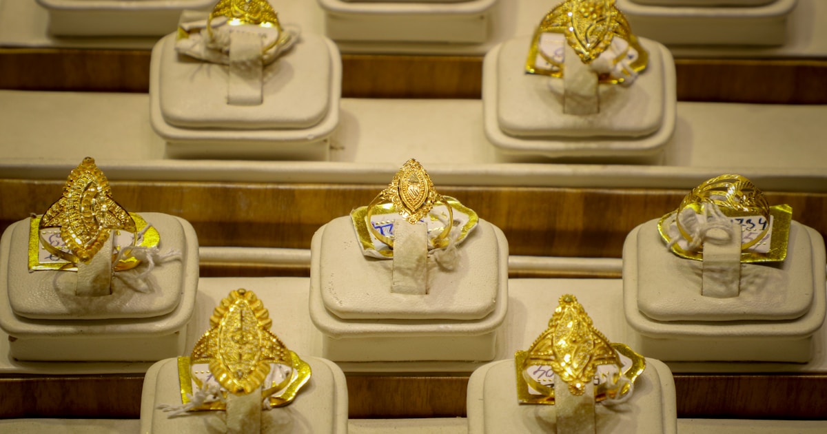 Emas Batangan vs Perhiasan: Memilih Investasi Emas yang Tepat